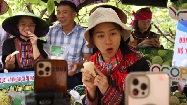 Từ điện thoại thông minh tới thị trường: Phụ nữ vùng cao Thái Nguyên bán đặc sản qua mạng- Ảnh 3. Từ điện thoại thông minh tới thị trường: Phụ nữ vùng cao Thái Nguyên bán đặc sản qua mạng- Ảnh 3.