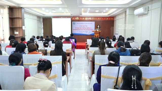 Phiên chợ thông tin: Khi chợ quê trở thành điểm truyền thông cho phụ nữ- Ảnh 2.