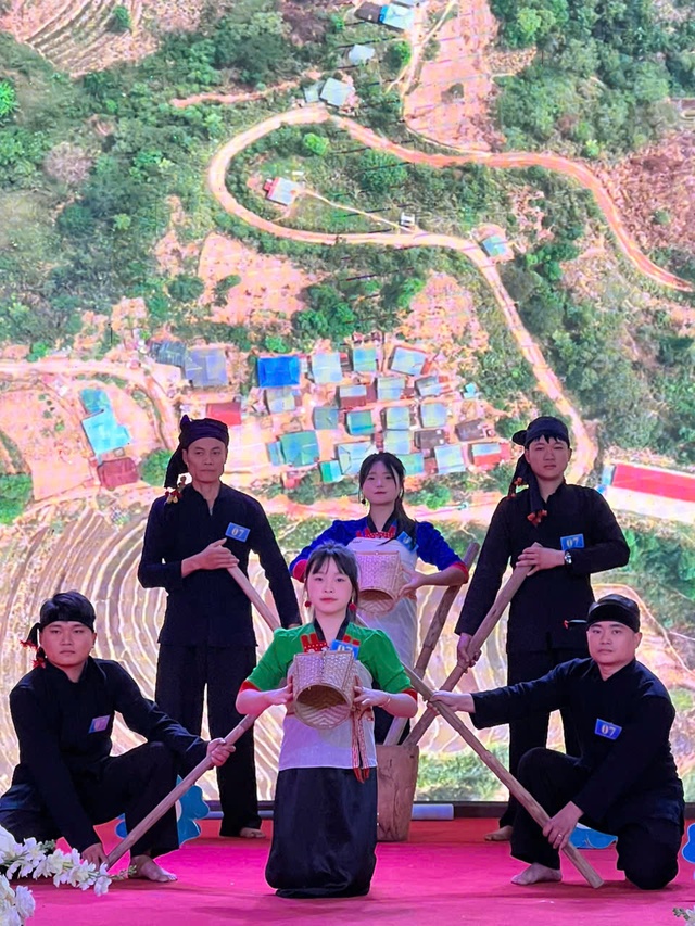 Lai Châu: Hội thi "Các mô hình sáng tạo và hiệu quả trong xóa bỏ định kiến giới, bạo lực gia đình"- Ảnh 1. Lai Châu: Hội thi "Các mô hình sáng tạo và hiệu quả trong xóa bỏ định kiến giới, bạo lực gia đình"- Ảnh 1.