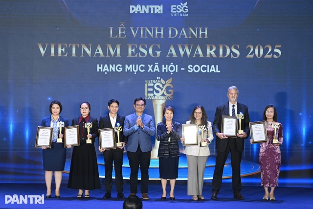Vietnam ESG Awards 2025 vinh danh Agribank là ngân hàng tiêu biểu phát triển chuỗi giá trị gắn với an sinh xã hội- Ảnh 1.