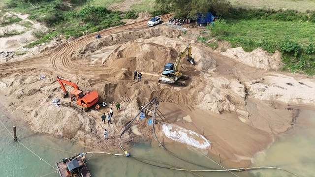 Quảng Trị: Hai đối tượng khai thác trái phép hơn 5.500 m³ cát, giá trị hơn 1,1 tỷ đồng- Ảnh 1.