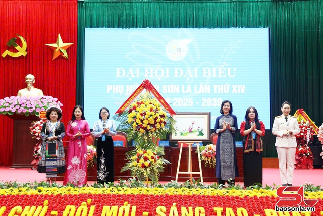 Đại hội đại biểu Phụ nữ tỉnh Sơn La lần thứ XIV: Viết tiếp khát vọng vươn lên trong kỷ nguyên số- Ảnh 6. Đại hội đại biểu Phụ nữ tỉnh Sơn La lần thứ XIV: Viết tiếp khát vọng vươn lên trong kỷ nguyên số- Ảnh 6.