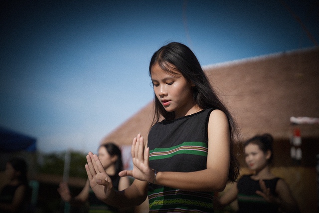 Những điệu múa truyền thống mang vẻ đẹp đậm đà bản sắc được truyền dạy từ người mẹ, người chị