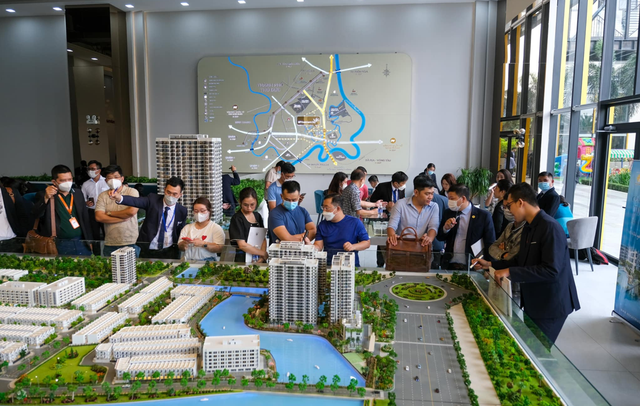 Hà Nội dự kiến tổ chức thi cấp chứng chỉ môi giới bất động sản 3 đợt trong năm 2026- Ảnh 1.