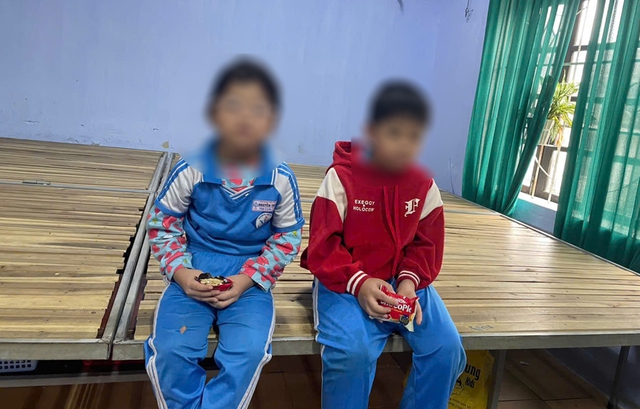 Huế: 8 học sinh tiểu học nôn ói sau bữa ăn bán trú tại trường- Ảnh 1.