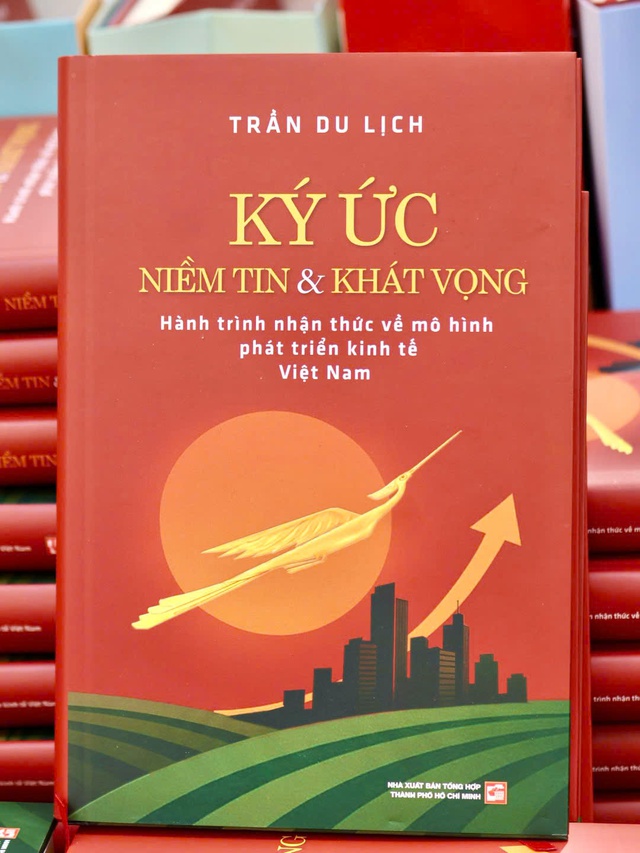 TS Trần Du Lịch ra mắt sách đúc kết kinh nghiệm về phát triển kinh tế Việt Nam- Ảnh 1.