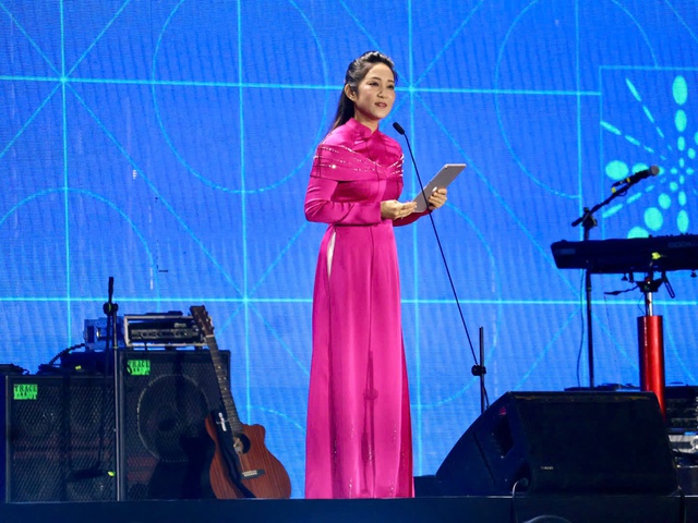 Phó giám đốc Sở Văn hóa và Thể thao TPHCM Nguyễn Thị Thanh Thúy phát biểu tại lễ khai mạc. Ảnh: Hồ Lam