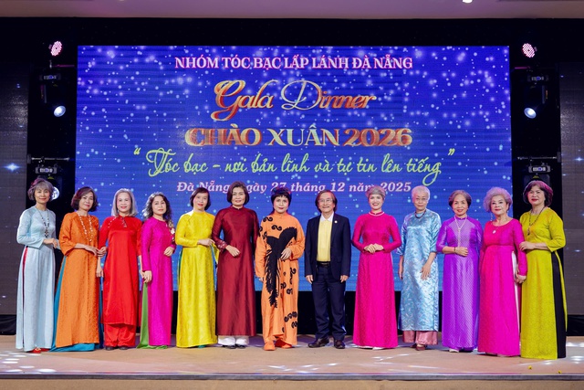 "Tóc bạc lấp lánh" Đà Nẵng: sống trọn vẹn, tự tin và tự hào là chính mình- Ảnh 1.