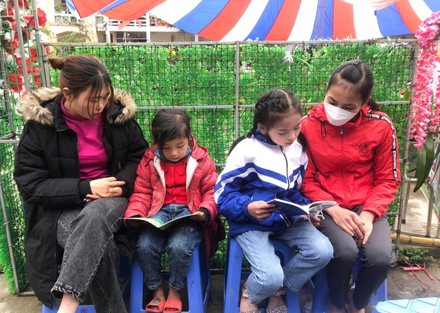 Trường Phổ thông Dân tộc Bán trú Tiểu học Dào San thường xuyên nhắc nhở phụ huynh mặc ấm cho học sinh