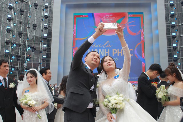 “Ngày hội  Việt Nam hạnh phúc - Vietnam Happy Fest 2025” có điểm nhấn  là lễ cưới tập thể  của 80 cặp đôi