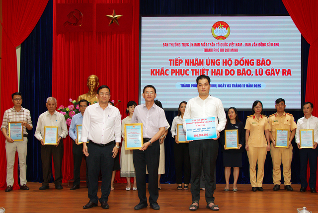 TPHCM tiếp nhận hơn 343 tỷ đồng hỗ trợ đồng bào bị ảnh hưởng bởi thiên tai- Ảnh 2. TPHCM tiếp nhận hơn 343 tỷ đồng hỗ trợ đồng bào bị ảnh hưởng bởi thiên tai- Ảnh 2.