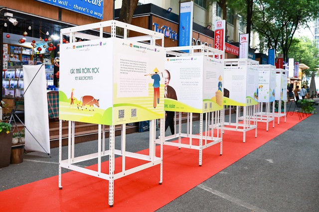 Không gian trưng bày tại sự kiện "Văn minh lúa nước - Đồng bằng Sông Cửu Long" với nhiều tư liệu, thông tin quý giá