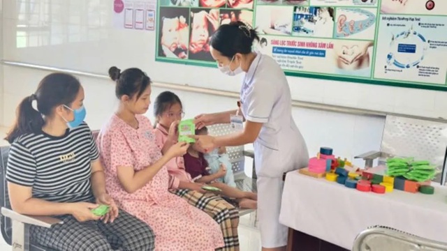 Diana Unicharm đồng hành cùng phụ nữ và trẻ em miền Trung, Tây Nguyên vượt qua khó khăn do mưa lũ - Ảnh 1.