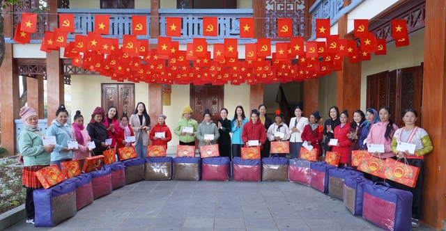 Hội LHPN Việt Nam trao "Tết yêu thương" tại tỉnh Điện Biên- Ảnh 5.