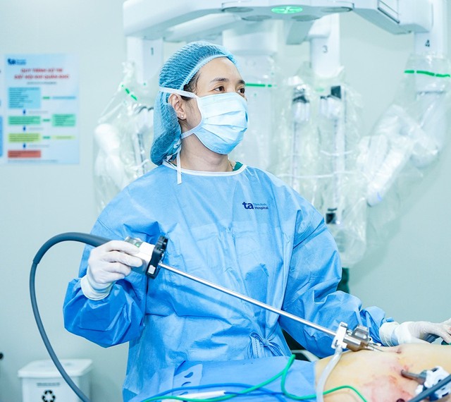 Phương pháp phẫu thuật bằng Robot là bước tiến  quan trọng trong kỹ thuật mổ ít xâm lấn, mang lại  hiệu quả cao cho người bệnh