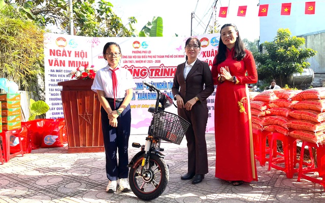 TPHCM: Hội LHPN phường Phú Lợi mang "Xuân nghĩa tình" đến với hội viên, phụ nữ- Ảnh 2. TPHCM: Hội LHPN phường Phú Lợi mang "Xuân nghĩa tình" đến với hội viên, phụ nữ- Ảnh 2.