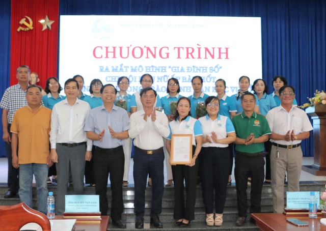 TPHCM: Hội LHPN xã Bàu Bàng ra mắt mô hình "Gia đình số"- Ảnh 1.