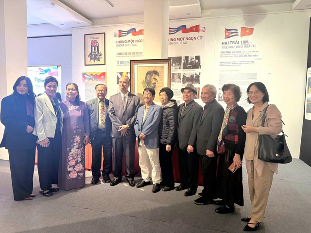 Triển lãm “Nghĩa tình thủy chung” thắt chặt mối quan hệ hữu nghị Việt Nam - Cuba- Ảnh 2.