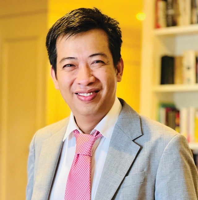 Nhà văn Hoàng Anh Tú