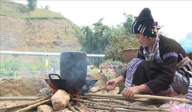 Xôi ngũ sắc - nét văn hóa ẩm thực mộc mạc của người dân tộc Lự- Ảnh 2. Xôi ngũ sắc - nét văn hóa ẩm thực mộc mạc của người dân tộc Lự- Ảnh 2.