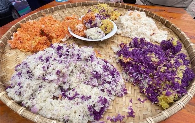 Xôi ngũ sắc - nét văn hóa ẩm thực mộc mạc của người dân tộc Lự- Ảnh 1. Xôi ngũ sắc - nét văn hóa ẩm thực mộc mạc của người dân tộc Lự- Ảnh 1.