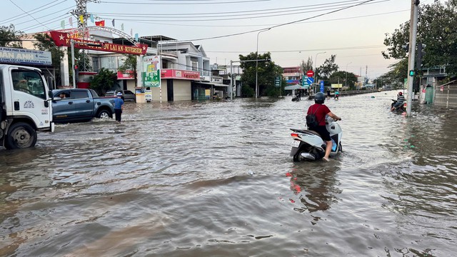 Lâm Đồng: Mưa lũ khiến 6.195 căn nhà bị ngập lụt, thiệt hại ban đầu ước tính hơn 113 tỷ đồng- Ảnh 2.