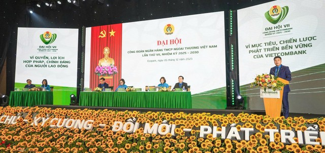 Công đoàn Vietcombank đồng hành cùng đoàn viên, người lao động xây dựng ngân hàng phát triển bền vững- Ảnh 2.