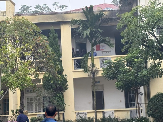 Cháy lớn tại trường học ở Hà Nội, hàng trăm học sinh phải sơ tán khẩn cấp- Ảnh 3. Cháy lớn tại trường học ở Hà Nội, hàng trăm học sinh phải sơ tán khẩn cấp- Ảnh 3.
