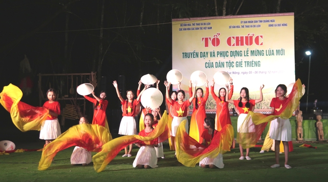 Dấu ấn phụ nữ Giẻ Triêng trong giữ gìn văn hóa truyền thống- Ảnh 4. Dấu ấn phụ nữ Giẻ Triêng trong giữ gìn văn hóa truyền thống- Ảnh 4.