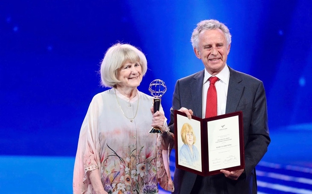 Chân dung nữ Giáo sư nghiên cứu ung thư giành Giải đặc biệt VinFuture 2025- Ảnh 1. Chân dung nữ Giáo sư nghiên cứu ung thư giành Giải đặc biệt VinFuture 2025- Ảnh 1.