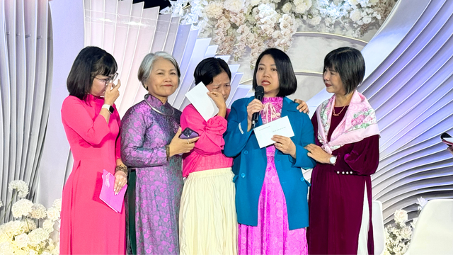 11 năm "thắp sáng niềm tin" cho phụ nữ kiên cường chống chọi ung thư vú- Ảnh 2. 11 năm "thắp sáng niềm tin" cho phụ nữ kiên cường chống chọi ung thư vú- Ảnh 2.