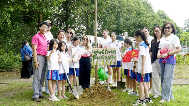 School Tour 2025 - Mầm xanh đến trường lan tỏa thông điệp sống xanh tới hơn 5.500 học sinh trên địa bàn TP. Hà Nội- Ảnh 3. School Tour 2025 - Mầm xanh đến trường lan tỏa thông điệp sống xanh tới hơn 5.500 học sinh trên địa bàn TP. Hà Nội- Ảnh 3.