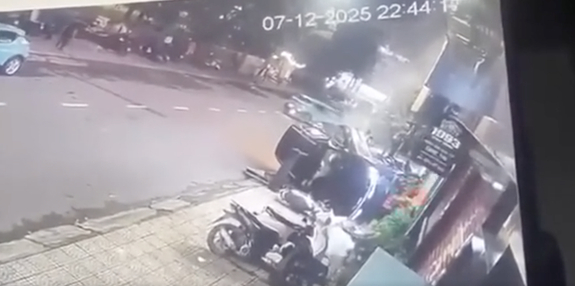 Điều tra vụ ô tô lao lên vỉa hè tông 3 người bị thương ở Quảng Trị- Ảnh 1.