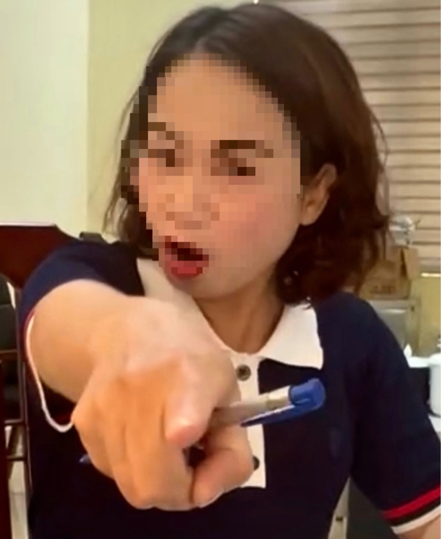 Nữ cán bộ phường Yên Hòa thiếu chuẩn mực khi tiếp dân bị kỷ luật khiển trách- Ảnh 1.