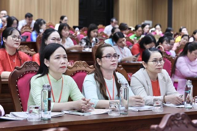 Phụ nữ Đà Nẵng phải là "nhạc trưởng văn hóa" trong gia đình và cộng đồng- Ảnh 7. Phụ nữ Đà Nẵng phải là "nhạc trưởng văn hóa" trong gia đình và cộng đồng- Ảnh 7.