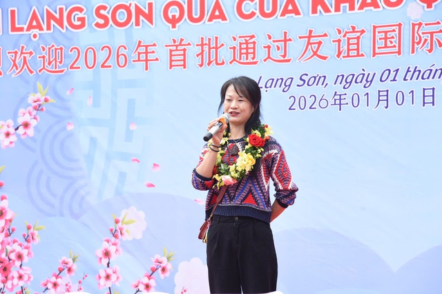 Lạng Sơn đón khách "xông đất" đầu năm 2026 bằng nụ cười hiếu khách- Ảnh 2. Lạng Sơn đón khách "xông đất" đầu năm 2026 bằng nụ cười hiếu khách- Ảnh 2.