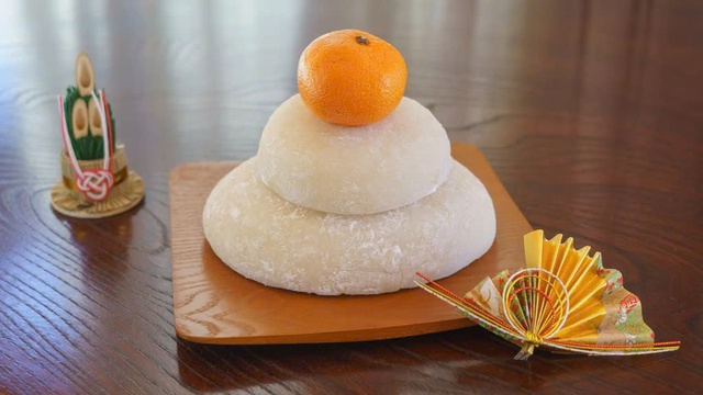 Bánh Kagami mochi được ăn trong các dịp lễ đón năm mới của Nhật Bản