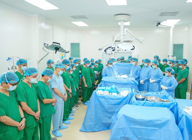 Xuyên đêm ghép tim cứu bé trai 15 tuổi- Ảnh 1.