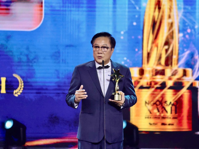 NSND Trọng Trinh là đạo diễn xuất sắc nhất ở hạng mục truyền hình với phim Trái tim bất hạnh. Ảnh: Hồ Lam