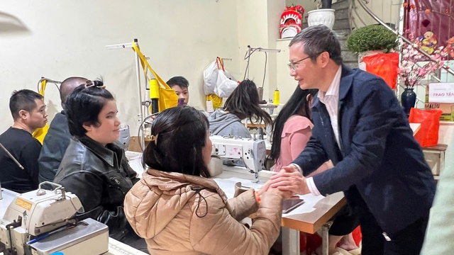 Báo Phụ nữ Việt Nam thăm, tặng quà trẻ em khuyết tật nhân dịp năm mới- Ảnh 1.