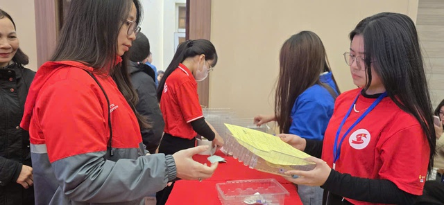 Đông đảo phụ nữ Lạng Sơn hiến máu tình nguyện tại "Lễ hội xuân hồng 2026"- Ảnh 3.