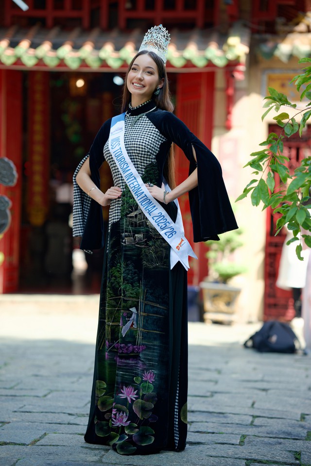 Zuzanna Balonek – Hoa hậu du lịch quốc tế 2025/2026 - Cô là Hoa hậu Ba Lan và là người mẫu, giáo viên dạy múa và biên đạo múa Zuzanna Balonek – Hoa hậu du lịch quốc tế 2025/2026 - Cô là Hoa hậu Ba Lan và là người mẫu, giáo viên dạy múa và biên đạo múa