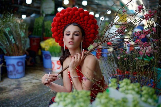 Mildred Rincon cho bết tham quan chợ hoa trong những ngày trước Tết Nguyên Đán mang lại cảm nhận về sự sống động của văn hóa nơi đây Mildred Rincon cho bết tham quan chợ hoa trong những ngày trước Tết Nguyên Đán mang lại cảm nhận về sự sống động của văn hóa nơi đây