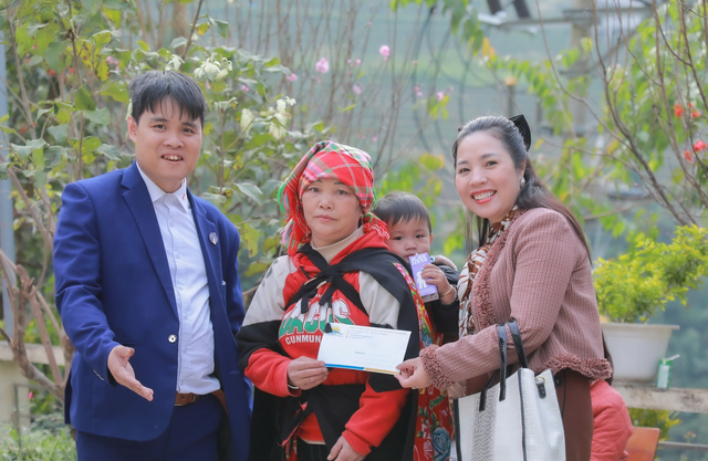Mang xuân ấm đến với đồng bào và học sinh vùng cao Lao Chải- Ảnh 8.