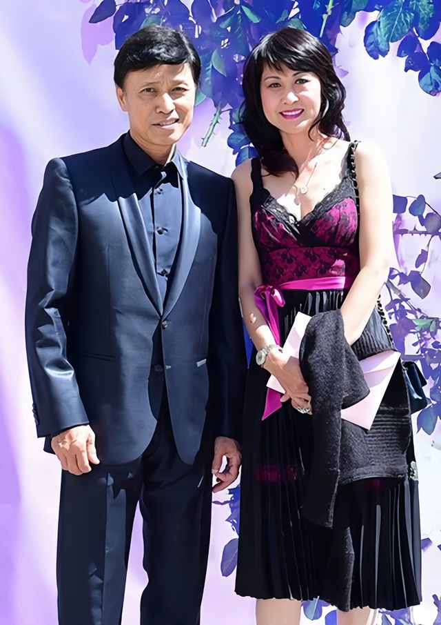 Lý do danh ca Tuấn Ngọc ly hôn vợ kém 14 tuổi- Ảnh 1. Lý do danh ca Tuấn Ngọc ly hôn vợ kém 14 tuổi- Ảnh 1.