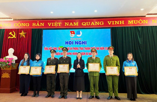 Tôn vinh nhiều nữ cán bộ Đoàn Lạng Sơn xuất sắc năm 2025- Ảnh 4.