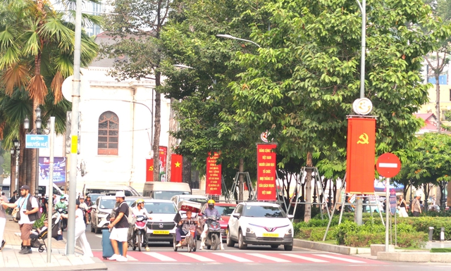 TPHCM rực rỡ cờ hoa chào mừng Đại hội XIV của Đảng- Ảnh 3.