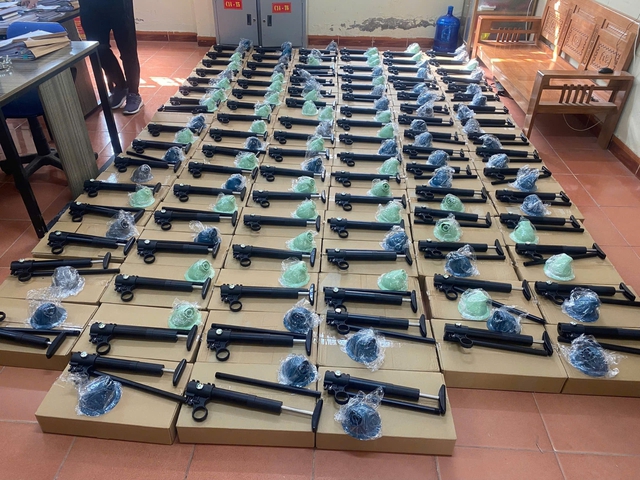 Triệt phá "tổng kho" giấu vũ khí ở biên giới Lạng Sơn- Ảnh 2.