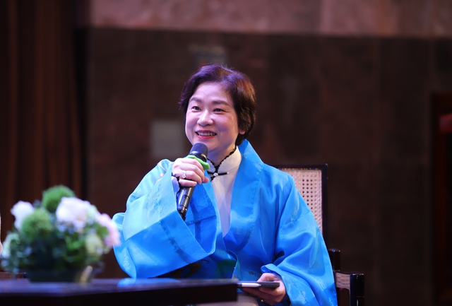 Tác giả Trần Tuệ Tri chia sẻ trong buổi ra mắt sách