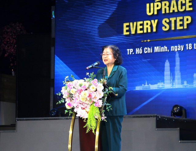 Quỹ Học bổng Vừ A Dính nhận hơn 2,2 tỷ đồng từ giải chạy bộ UpRace 2025- Ảnh 1.